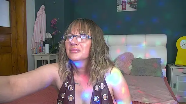 Cougar Milff online show from 8, 5, 2026