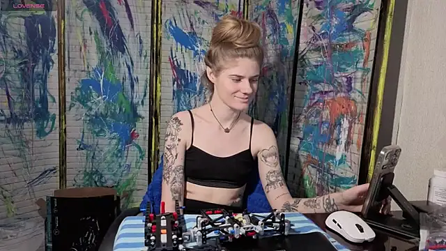 Adell Love online show from 27, 5, 2026