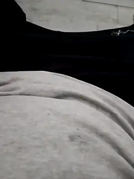 erdestruttor18 online show from 3, 12, 2025