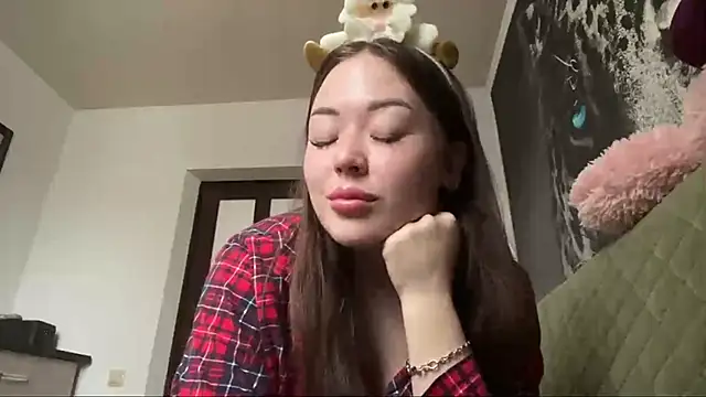 CurietHana1 online show from 19, 12, 2025