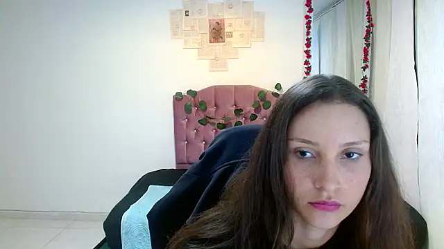 scarlet160920 online show from 5, 12, 2025