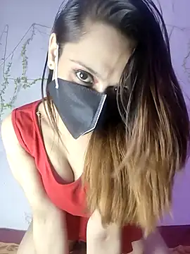 Snapshot of HONEY_BEBS chatting on 13, 12, 2025 HONEY BEBS online show from 13, 12, 2025