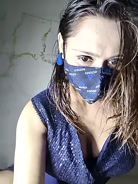 Snapshot of HONEY_BEBS chatting on 6, 1, 2026 HONEY BEBS online show from 6, 1, 2026