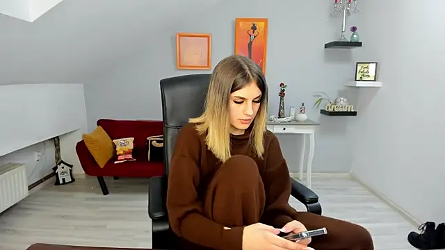 SarahOwenn online show from 17, 12, 2025