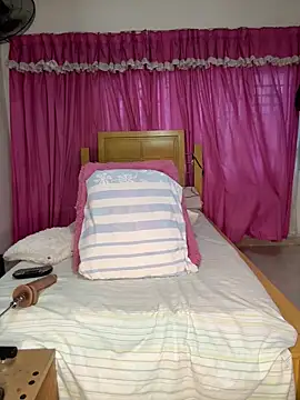 Snapshot of xyarela_Hot chatting on 15, 12, 2025 xyarela Hot online show from 15, 12, 2025