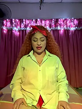 Snapshot of xyarela_Hot chatting on 23, 12, 2025 xyarela Hot online show from 23, 12, 2025