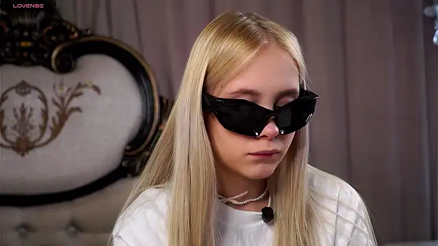 AunclreaVache online show from 4, 3, 2026