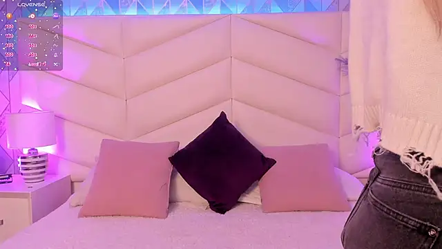 Lizzi Hotman  online show from 7, 4, 2026