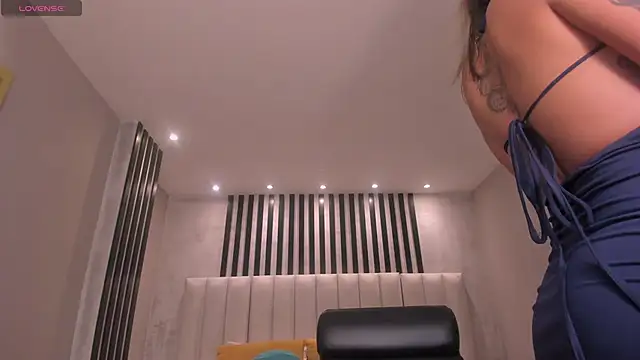 Snapshot of AmbarOwens chatting on 15, 12, 2025 AmbarOwens online show from 15, 12, 2025