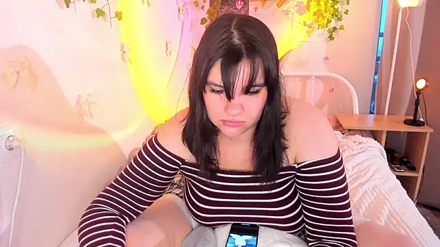 Snapshot of TinColada chatting on 4, 12, 2025 TinColada online show from 4, 12, 2025