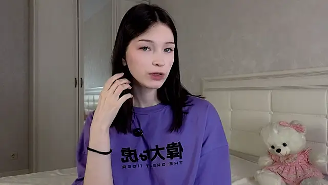 Snapshot of YvonneShames chatting on 19, 12, 2025 YvonneShames online show from 19, 12, 2025