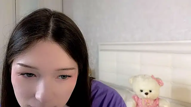 Snapshot of YvonneShames chatting on 21, 12, 2025 YvonneShames online show from 21, 12, 2025