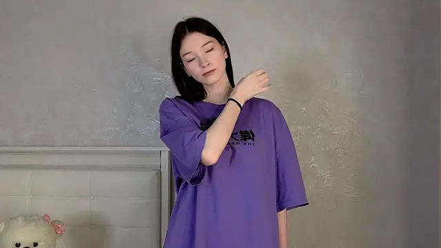 Snapshot of YvonneShames chatting on 22, 12, 2025 YvonneShames online show from 22, 12, 2025