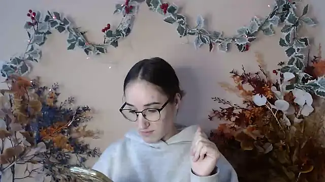 Moon  Lily online show from 19, 12, 2025