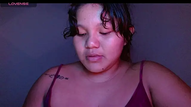 Yourgirl-thaly20 online show from 1, 12, 2025