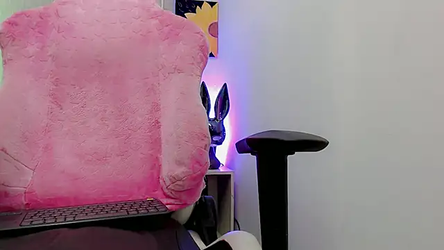 Mishell hot  online show from 1, 2, 2026