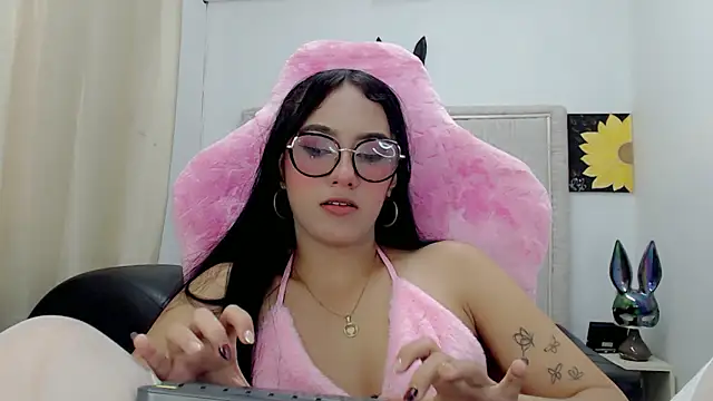 Mishell hot  online show from 7, 2, 2026