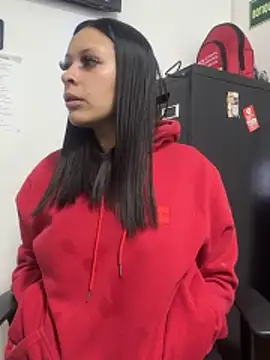 Snapshot of CRISTAL_VIOLETA chatting on 17, 12, 2025 CRISTAL VIOLETA online show from 17, 12, 2025