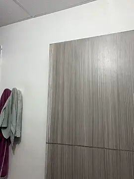 Snapshot of laia_williamss chatting on 17, 12, 2025 laia williamss online show from 17, 12, 2025