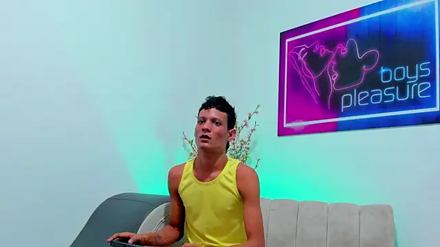 Snapshot of Peter_boys_1 chatting on 18, 12, 2025 Peter boys 1 online show from 18, 12, 2025