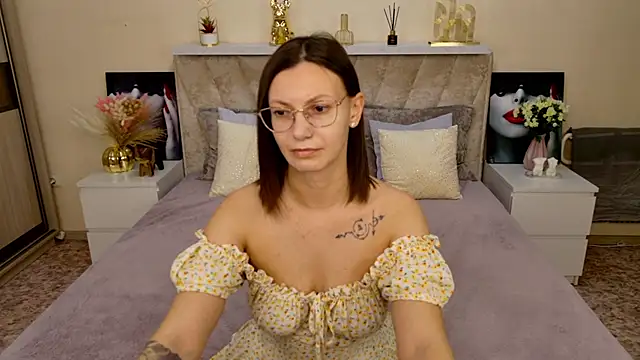 EstherPeachX online show from 14, 12, 2025