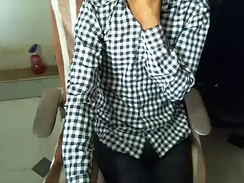 Snapshot of TwinklyBasket897 chatting on 5, 12, 2025 TwinklyBasket897 online show from 5, 12, 2025