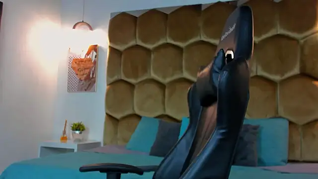 Franco banderas online show from 4, 2, 2026