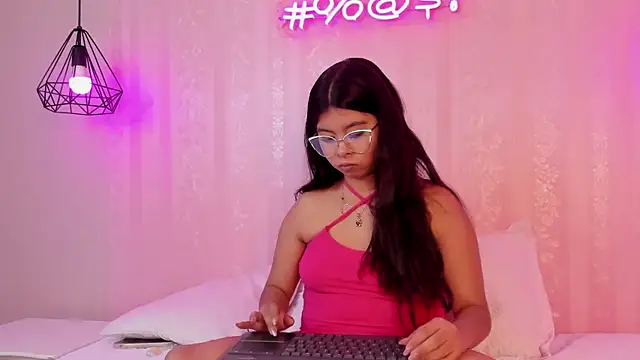 Snapshot of Scarletrose_ chatting on 1, 12, 2025 Scarletrose online show from 1, 12, 2025