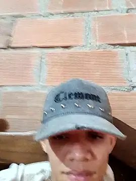 Snapshot of daniel_garzon chatting on 2, 12, 2025 daniel garzon online show from 2, 12, 2025