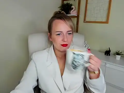 Karenblond online show from 3, 12, 2025