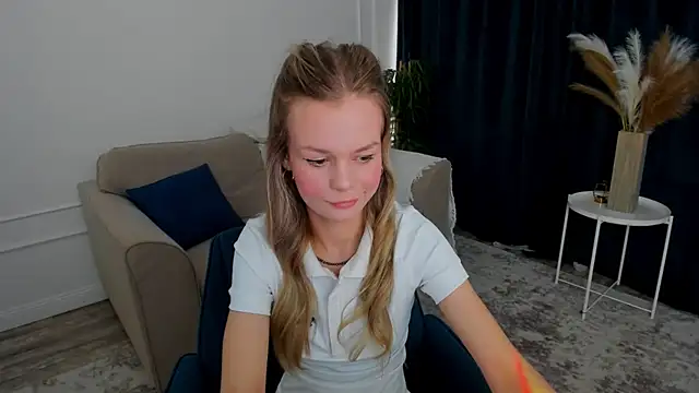 MidnighteAura online show from 26, 6, 2026