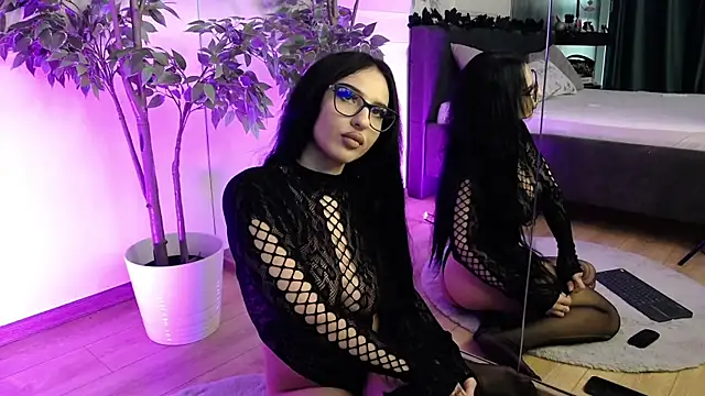 Snapshot of RavenFoxxy chatting on 2, 12, 2025 RavenFoxxy online show from 2, 12, 2025