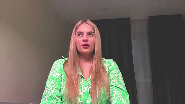 Snapshot of ShirlStyer chatting on 4, 12, 2025 ShirlStyer online show from 4, 12, 2025