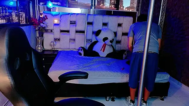 Snapshot of StormLuxX chatting on 20, 12, 2025 StormLuxX online show from 20, 12, 2025