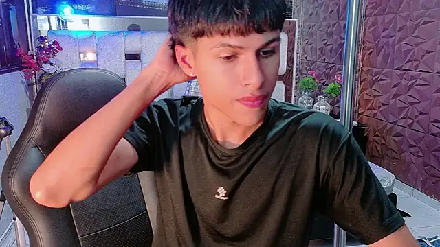 Snapshot of StormLuxX chatting on 23, 12, 2025 StormLuxX online show from 23, 12, 2025