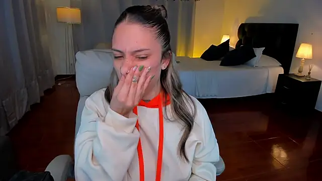 Snapshot of Zara_Wolf_ chatting on 22, 2, 2026 Zara Wolf online show from 22, 2, 2026