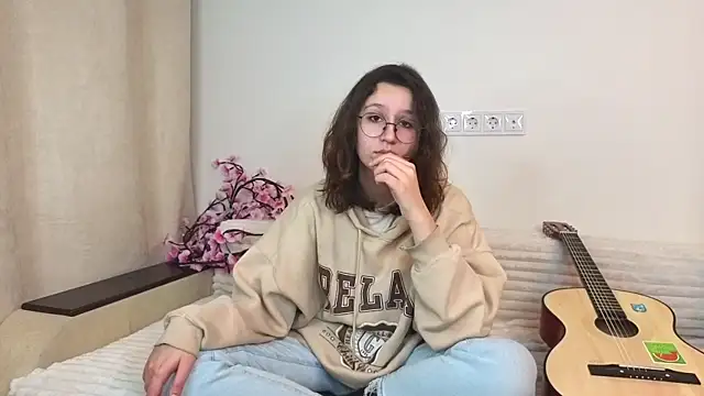 Snapshot of LinBeemon chatting on 19, 12, 2025 LinBeemon online show from 19, 12, 2025