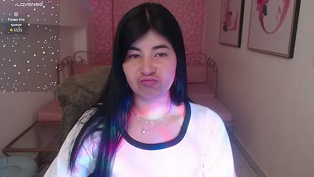 Nina harpper  online show from 15, 12, 2025