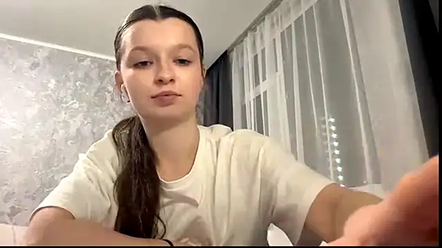 Snapshot of EllieBerrie chatting on 2, 12, 2025 EllieBerrie online show from 2, 12, 2025