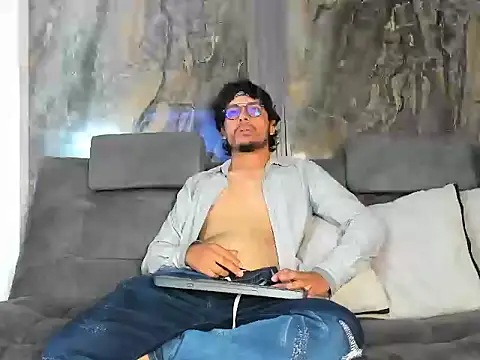 EnzoDarkwood online show from 4, 12, 2025