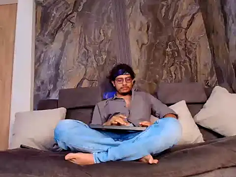 EnzoDarkwood online show from 5, 12, 2025