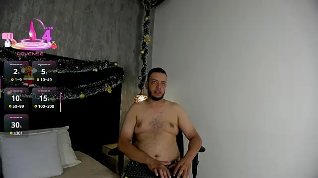 Snapshot of Spencer_LunaBigtits chatting on 15, 12, 2025 Spencer LunaBigtits online show from 15, 12, 2025