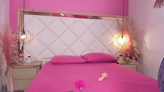 Snapshot of KeylaDolse chatting on 15, 12, 2025 KeylaDolse online show from 15, 12, 2025