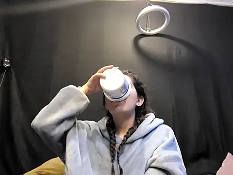 NatyMia online show from 15, 12, 2025