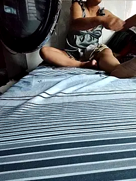 felicity chloe online show from 12, 4, 2026