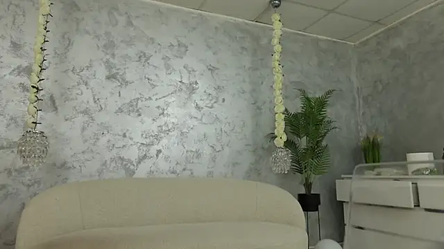 SilviaVanda online show from 19, 6, 2026
