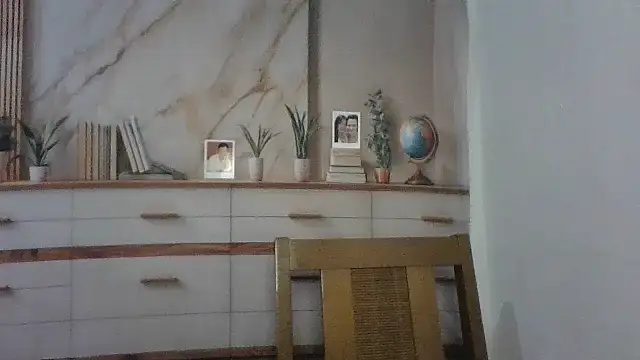 Luna-Hot0802 online show from 28, 3, 2026