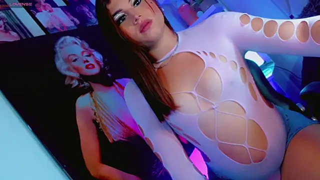 Snapshot of Tiiana_Glow10_ chatting on 3, 12, 2025 Tiiana Glow10 online show from 3, 12, 2025