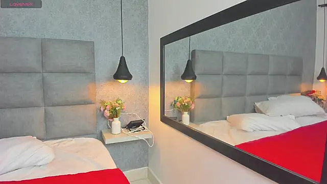 Snapshot of emilyy_r chatting on 6, 1, 2026 emilyy r online show from 6, 1, 2026