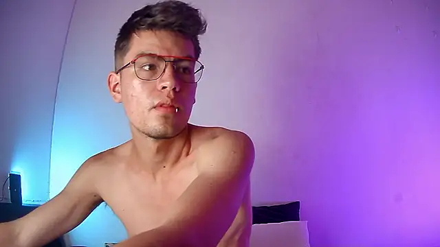 Snapshot of nicolatinboy chatting on 5, 3, 2026 nicolatinboy online show from 5, 3, 2026